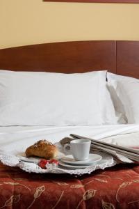 Voodi või voodid majutusasutuse Hotel La Cascata toas