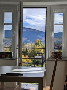 a room with a table and a window with a view at Apartament De Lux LIDIA in Karpacz