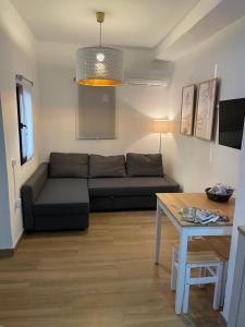 a living room with a couch and a table at Casa Tía María in Navaluenga