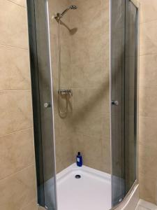 Koupelna v ubytování Modern & cozy apartment near hockey & football arena + 5 fotografií