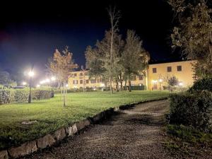 Zdjęcie z galerii obiektu Appartamento in Villa storica con parco e piscina w mieście Montelupo Fiorentino