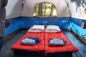 En eller flere senge i et værelse på Evergreen Lodge at Yosemite