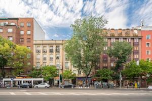 a city street with cars parked in front of buildings at Tranquilo apartamento en Principe Pío/Pza de España FLOR in Madrid