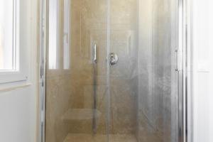 A bathroom at La Dolce Vita - Sunny Penthouse Trastevere Station 100sqm
