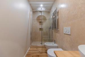 A bathroom at La Dolce Vita - Sunny Penthouse Trastevere Station 100sqm