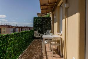 A balcony or terrace at La Dolce Vita - Sunny Penthouse Trastevere Station 100sqm