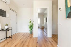 A television and/or entertainment centre at La Dolce Vita - Sunny Penthouse Trastevere Station 100sqm
