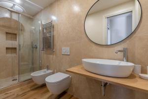 A bathroom at La Dolce Vita - Sunny Penthouse Trastevere Station 100sqm