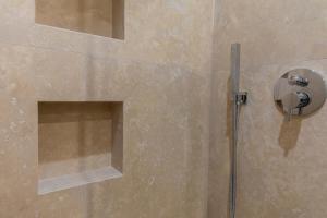 A bathroom at La Dolce Vita - Sunny Penthouse Trastevere Station 100sqm