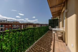 A balcony or terrace at La Dolce Vita - Sunny Penthouse Trastevere Station 100sqm