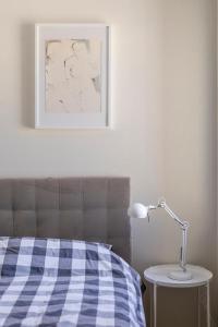 A bed or beds in a room at La Dolce Vita - Sunny Penthouse Trastevere Station 100sqm