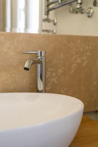 A bathroom at La Dolce Vita - Sunny Penthouse Trastevere Station 100sqm