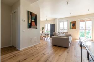 A seating area at La Dolce Vita - Sunny Penthouse Trastevere Station 100sqm