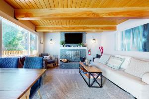 a living room with a couch and a fireplace at Hemlock Haven in Lake Arrowhead