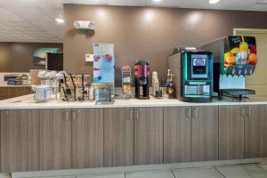 Příslušenství pro přípravu čaje a kávy v ubytování Best Western Plus Chena River Lodge