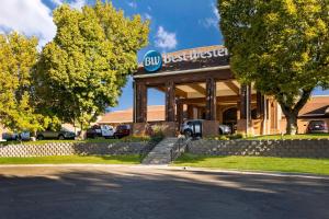 a building with a sign on the front of it at Best Western Pocatello Inn in Pocatello