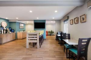 Kuchyň nebo kuchyňský kout v ubytování Best Western McMinnville Inn
