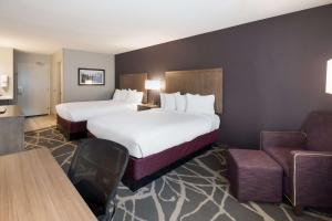 Postel nebo postele na pokoji v ubytování Best Western McMinnville Inn