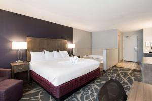Postel nebo postele na pokoji v ubytování Best Western McMinnville Inn