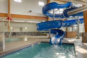 a water slide in a swimming pool at Best Western Watertown Inn & Suites in Watertown