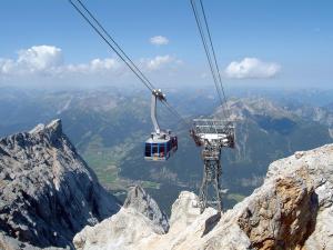 A general mountain view or a mountain view taken from a szállodákat