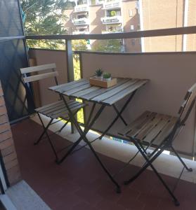 a wooden table and a chair on a balcony at B&B Dei Cardinali in Terni