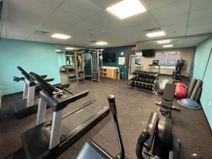 The fitness centre and/or fitness facilities at AVID Hotels - Fort Wayne North, an IHG Hotel