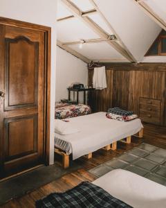 Wild Incas Hostel tesisinde bir odada yatak veya yataklar