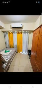 Postel nebo postele na pokoji v ubytování Yhanz Z Sea Residences