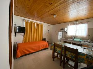 a bedroom with a bed and a kitchen in it at Complejo Anita 06A in Las Grutas