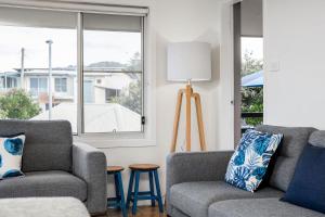 Χώρος καθιστικού στο Absolute Beachfront Apartment 4T