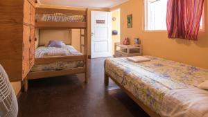 Postel nebo postele na pokoji v ubytování Beraja Family Hostel