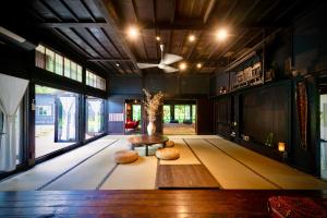 a living room with a table and a large window at Traditional house, Blue moon villa, 古民家 蒼月庵 in Kimitsu