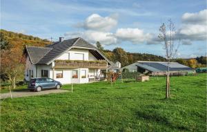 a house with a car parked in front of it at Pet Friendly Apartment In Bongard With Kitchen in Bongard