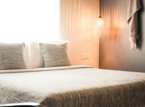 Ліжко або ліжка в номері iRoHa Garden Hotel & Resort