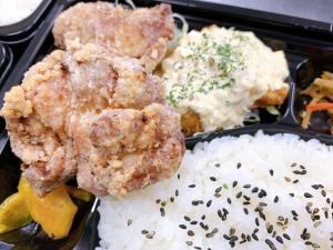 a lunch box with rice and meat and vegetables at oyado nanahoshi - Vacation STAY 59285v in Hokuto