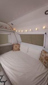 Ένα ή περισσότερα κρεβάτια σε δωμάτιο στο Karavantatili