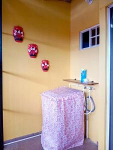 a room with a wall with red hearts on the wall at Jasper House en Ciudad Real Santa Ana in Santa Ana