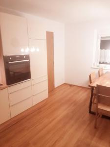 Kuchyň nebo kuchyňský kout v ubytování Ferienhaus Barbara
