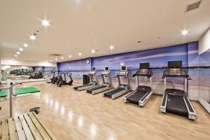 Fitnesa centrs un/vai fitnesa iespējas naktsmītnē Hotel Hyundai by Lahan Mokpo
