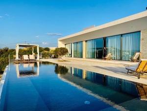 Bazén v ubytování Ellas Residence fantastic pool heated nebo v jeho okolí