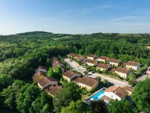 una vista aérea de una finca residencial en Garden & City Lyon - Lissieu, en Lissieu