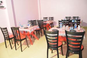 ห้องอาหารหรือที่รับประทานอาหารของ Hotel Laxmipriya