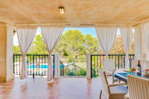 Bazén v ubytovaní Finca LA CASETA Pollensa by Mallorca Villa Selection alebo v jeho blízkosti