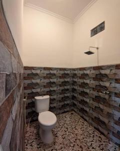 A bathroom at Calliandra Homestay