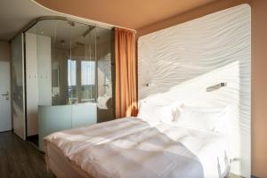 A bed or beds in a room at aja Warnemünde