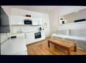 Kuchyňa alebo kuchynka v ubytovaní Cute one bedroom in Le Marais