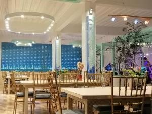 Casa Pilar Beach Resort tesisinde bir restoran veya yemek mekanı