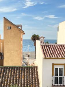 a view of the ocean from the roofs of buildings at La casa de Lola in Caleta De Velez