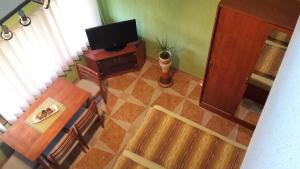 A television and/or entertainment centre at Nefelejcs Apartman